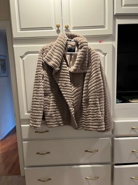 Bernardo Plush Ribbed Faux-Fur Jacket - Taupe